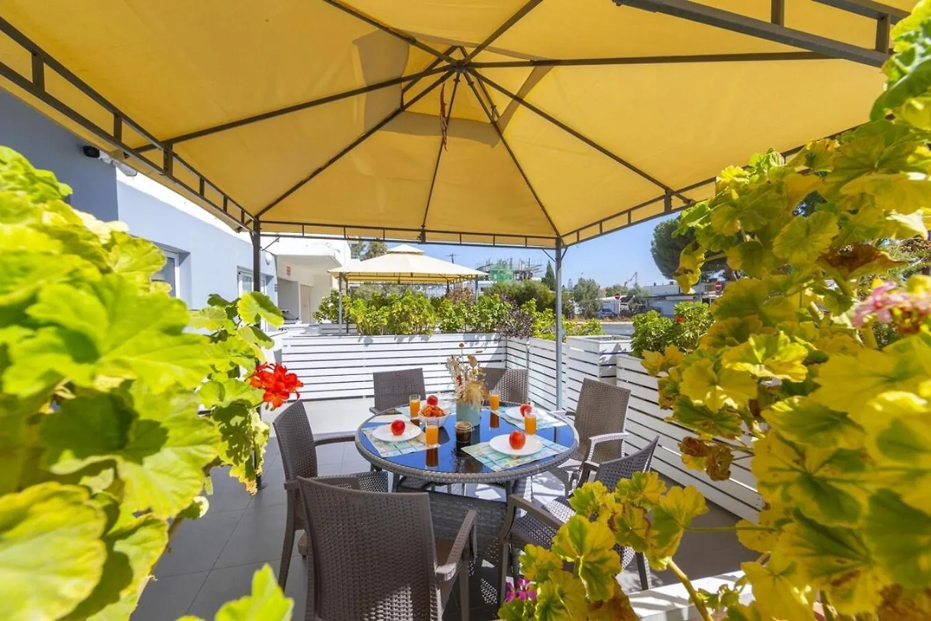 Atlantis Apartments 50M From Makenzy Seafront Larnaca