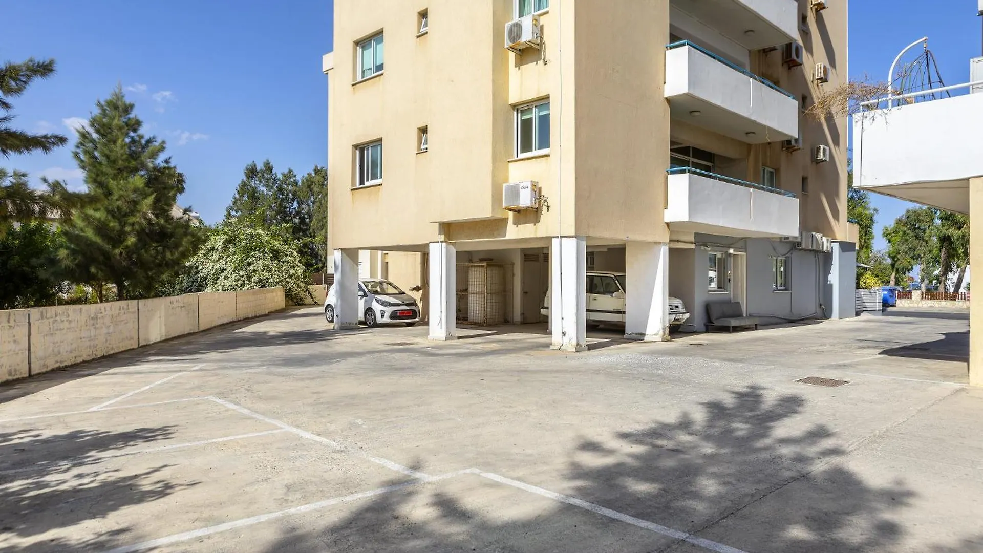 Atlantis Apartments 50M From Makenzy Seafront Larnaca Cipru
