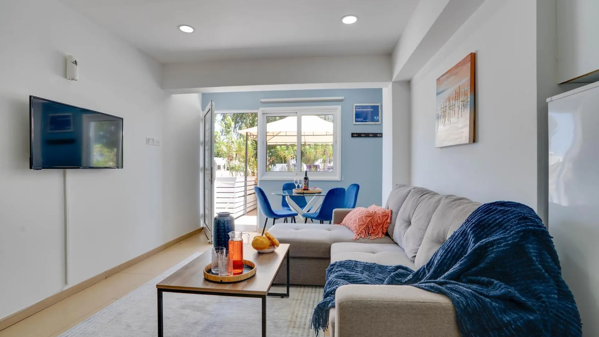 Atlantis Apartments 50M From Makenzy Seafront Larnaca Kıbrıs