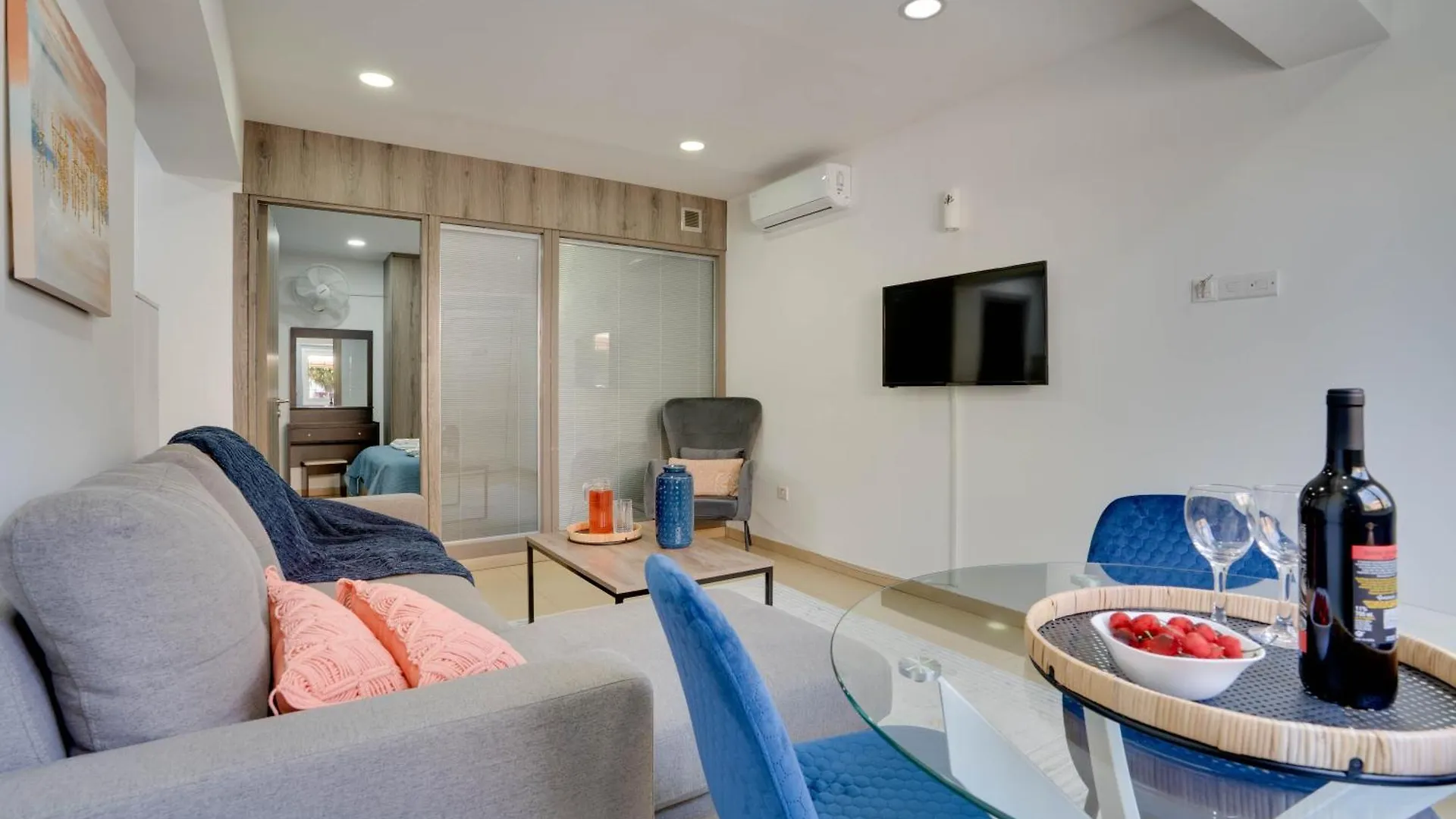 Atlantis Apartments 50M From Makenzy Seafront Larnaca