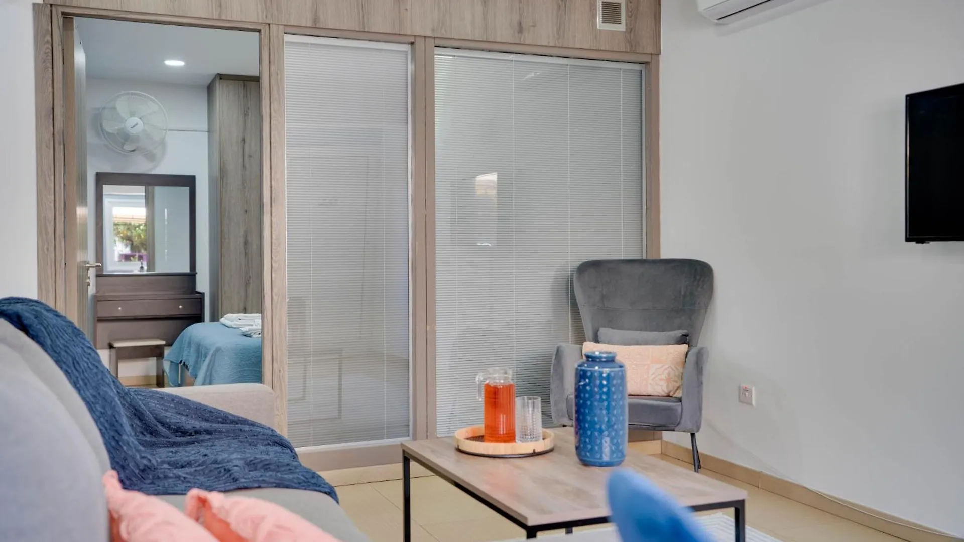 Atlantis Apartments 50M From Makenzy Seafront Larnaca Cipru