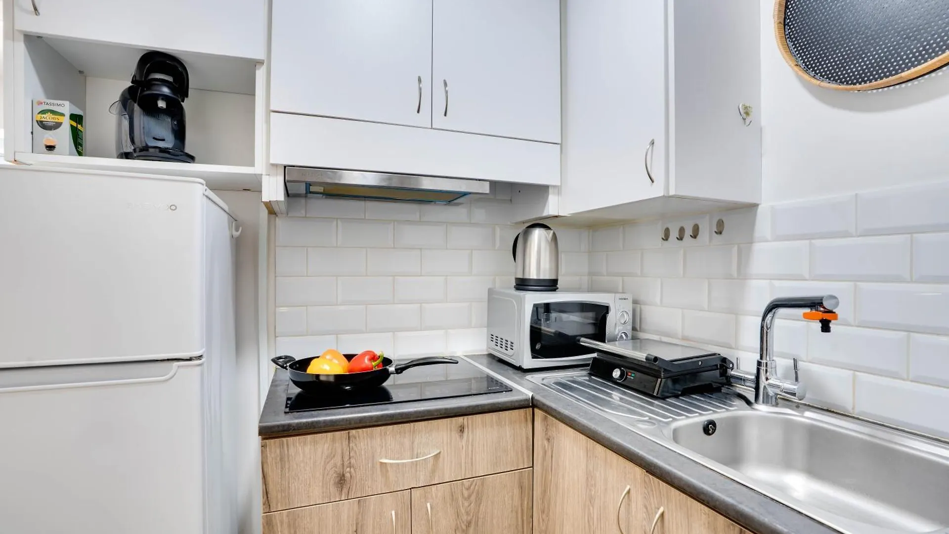 Atlantis Apartments 50M From Makenzy Seafront Larnaca 0*,