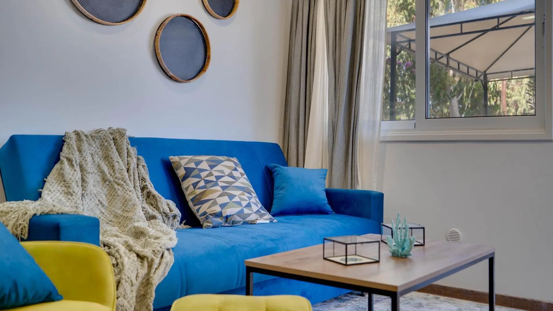 Atlantis Apartments 50M From Makenzy Seafront Larnaca Kıbrıs