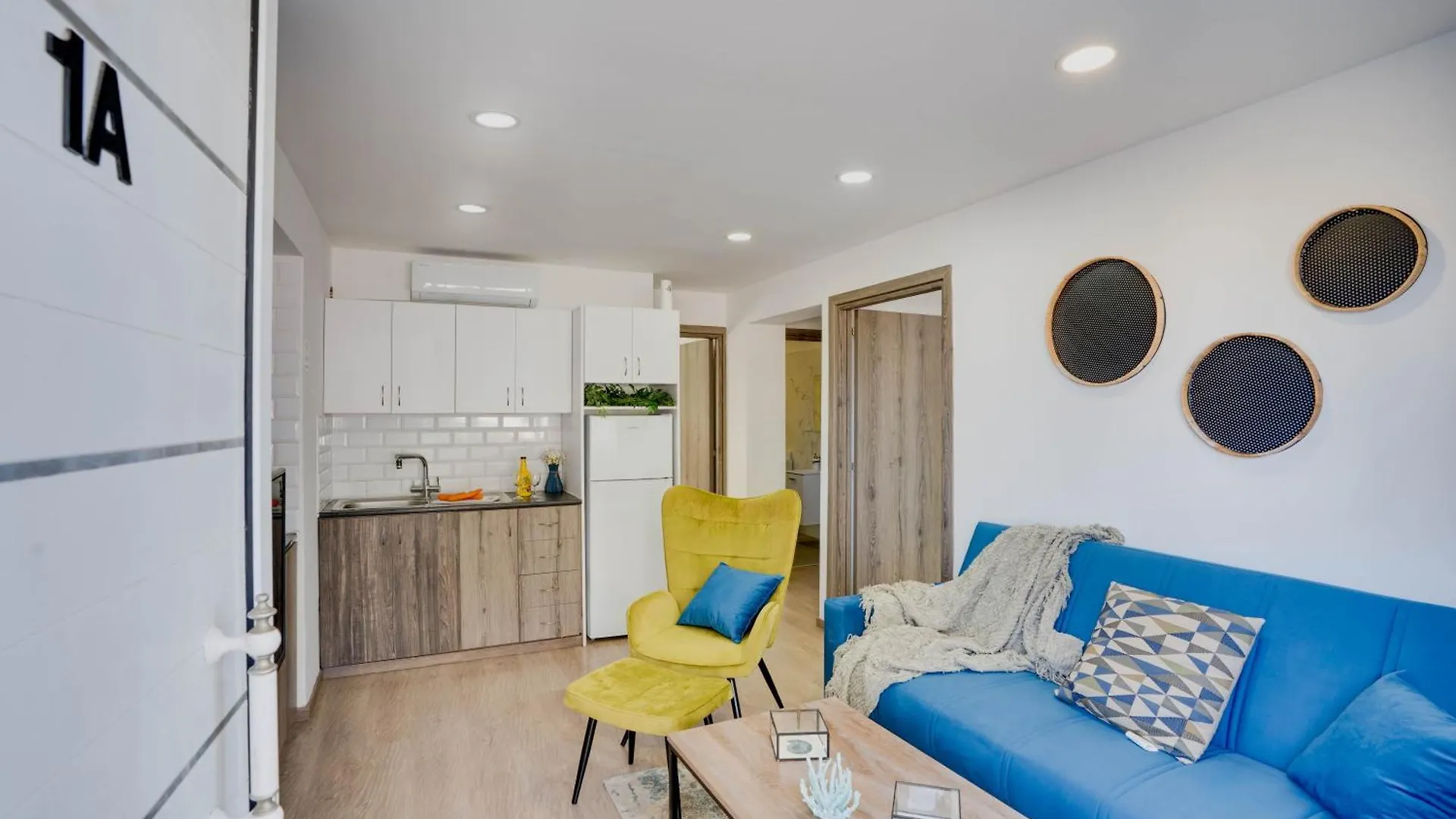 Atlantis Apartments 50M From Makenzy Seafront Larnaca