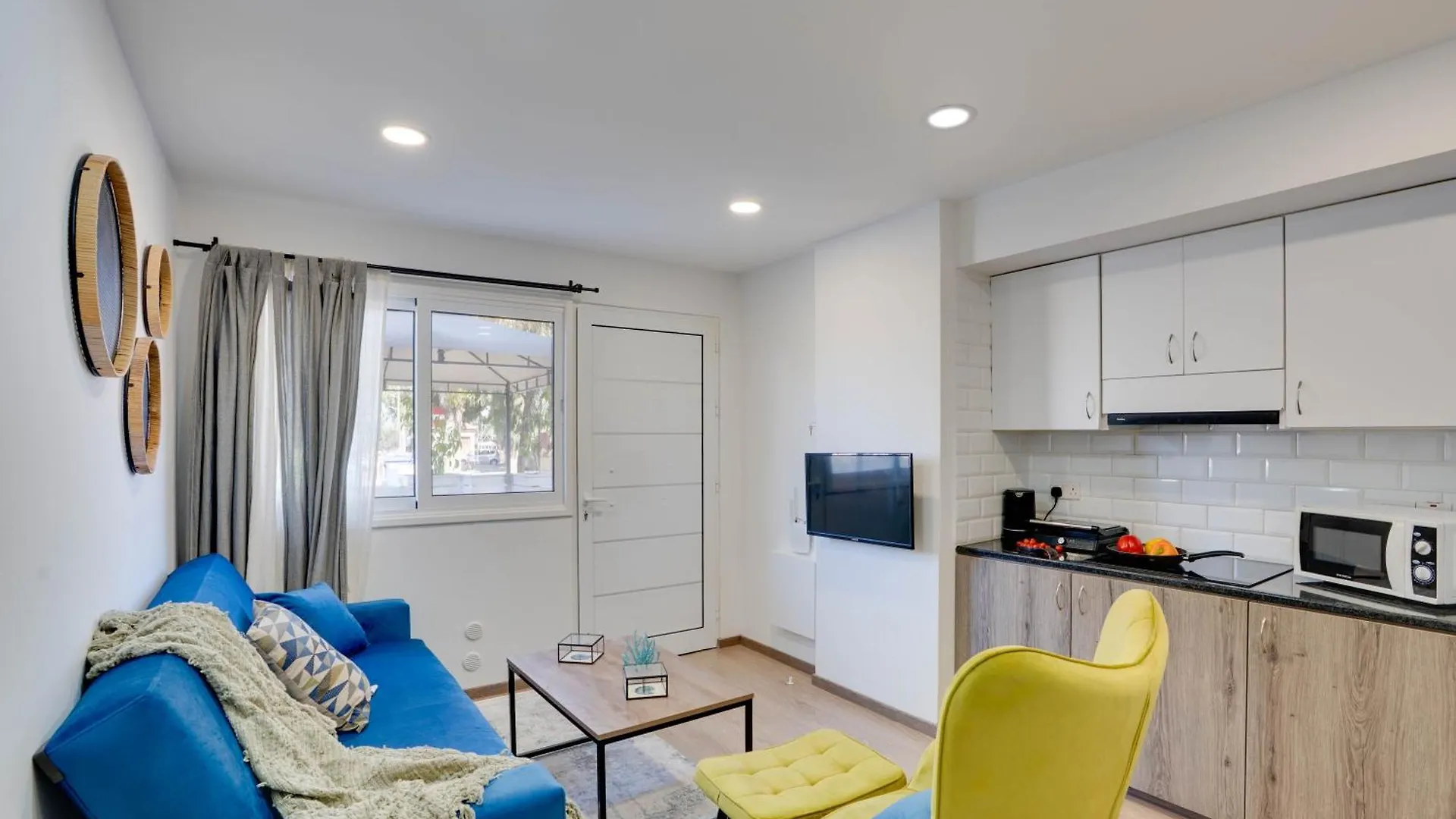 Atlantis Apartments 50M From Makenzy Seafront Larnaca 0*,
