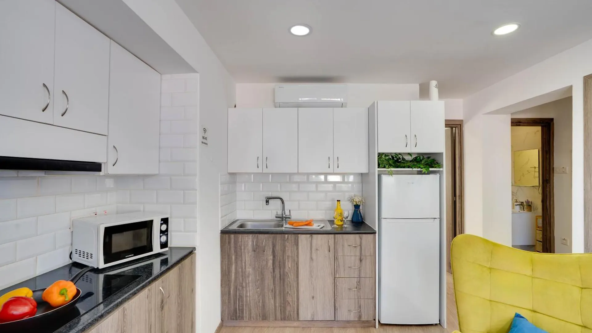 Atlantis Apartments 50M From Makenzy Seafront Larnaca 0*,