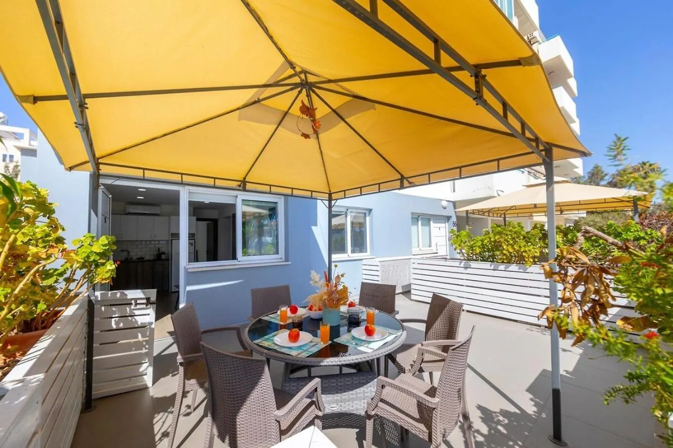 Atlantis Apartments 50M From Makenzy Seafront Larnaca 0*,  Cipru