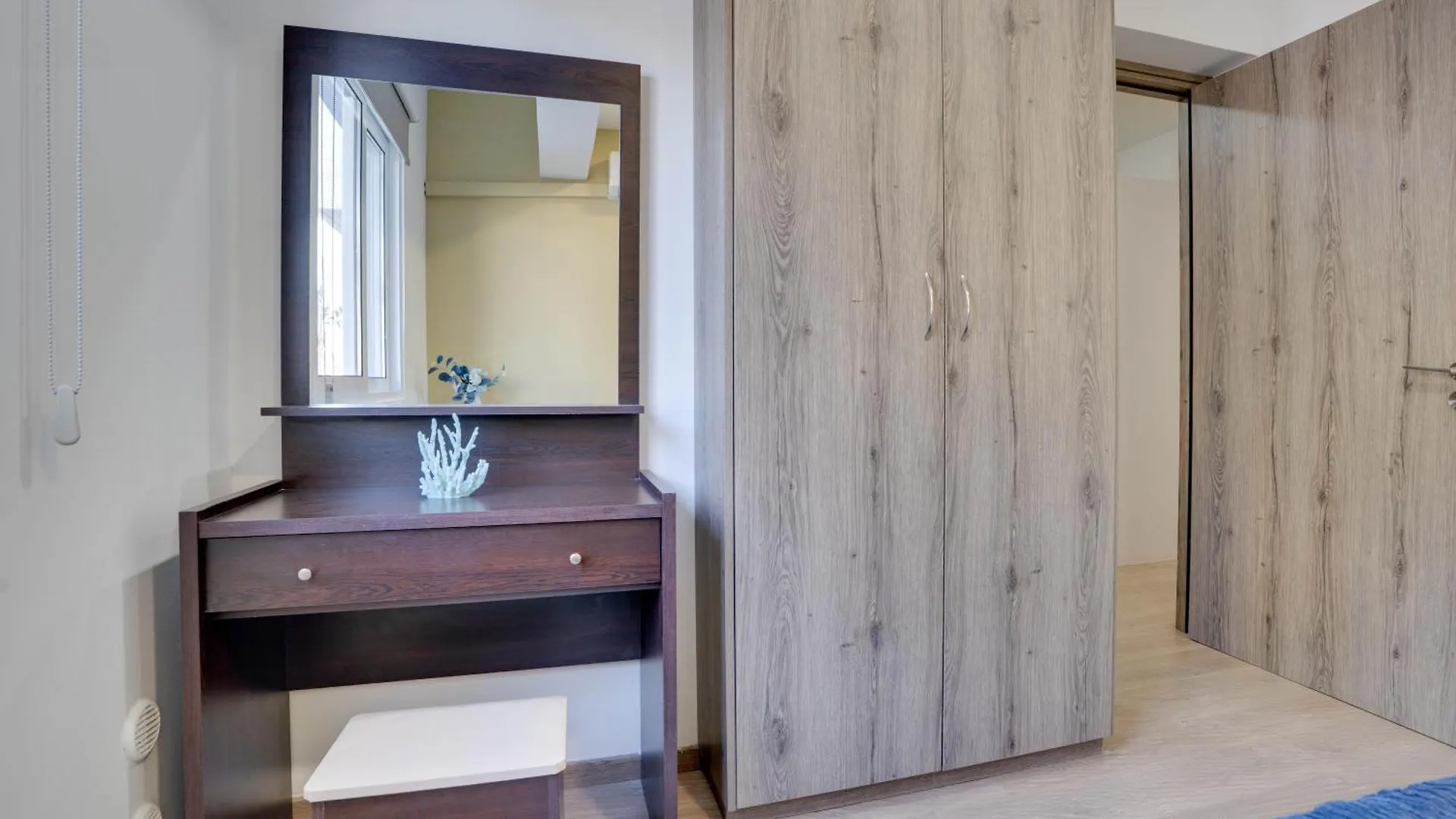 Atlantis Apartments 50M From Makenzy Seafront Larnaca