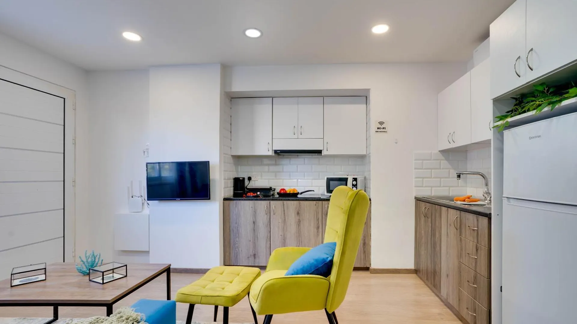 Atlantis Apartments 50M From Makenzy Seafront Larnaca