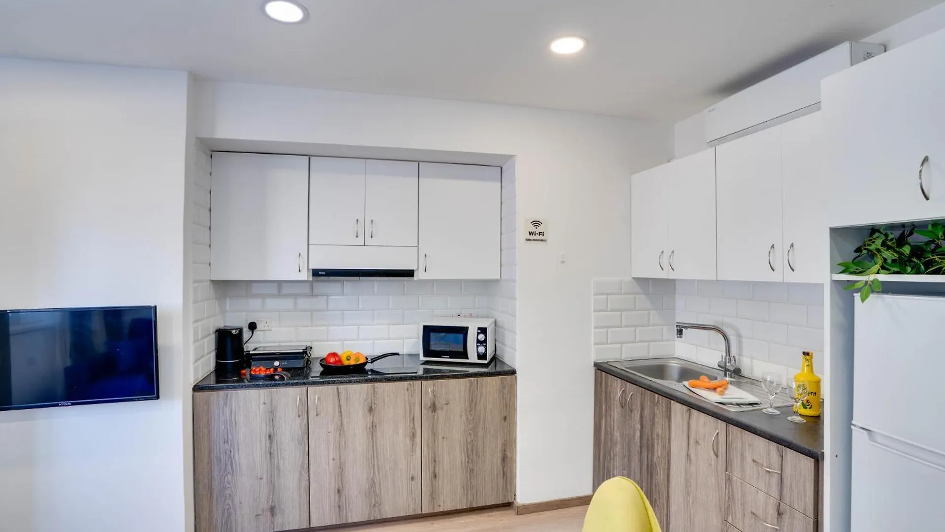Atlantis Apartments 50M From Makenzy Seafront Larnaca Cipru
