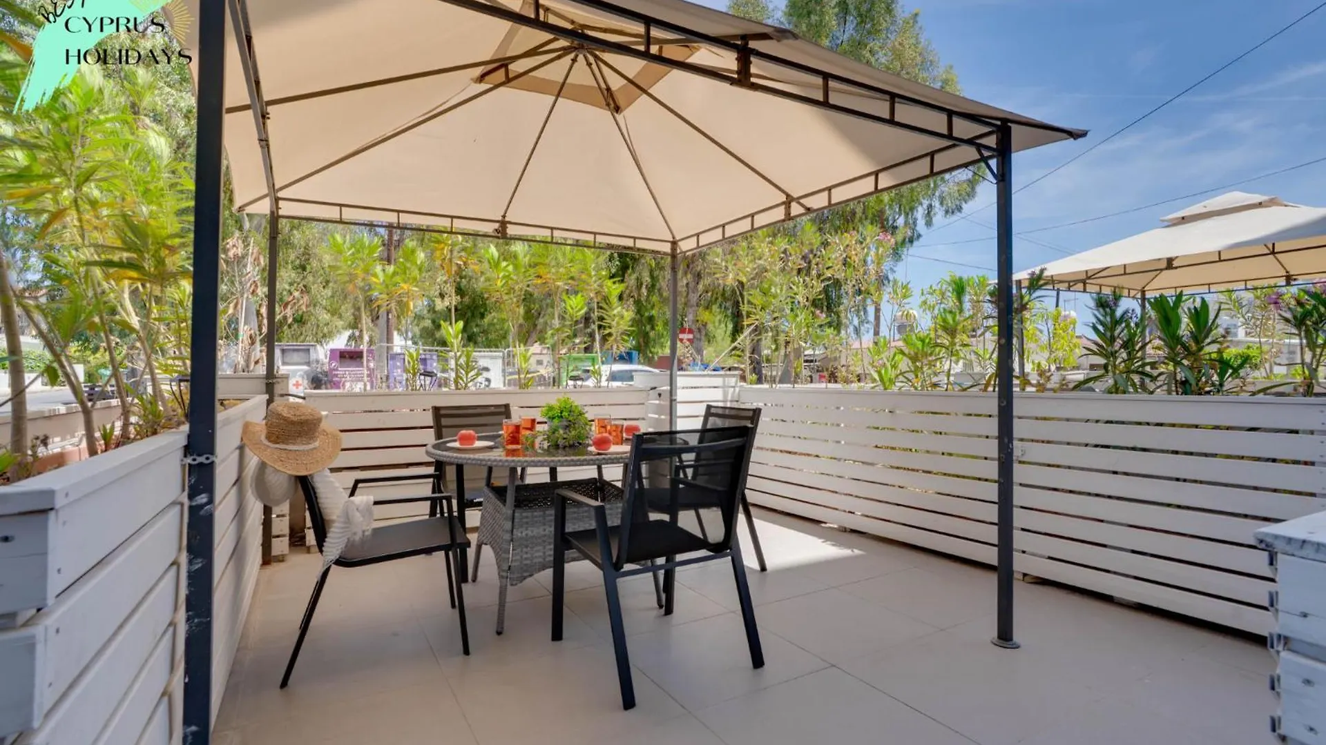 Atlantis Apartments 50M From Makenzy Seafront location
